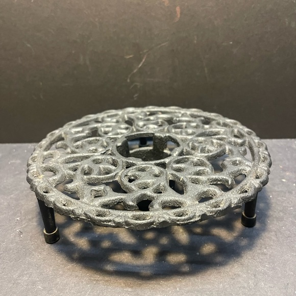 Kitchen Vintage Cast Iron Elevated Trivet Kettle Warmer Chafing Dish